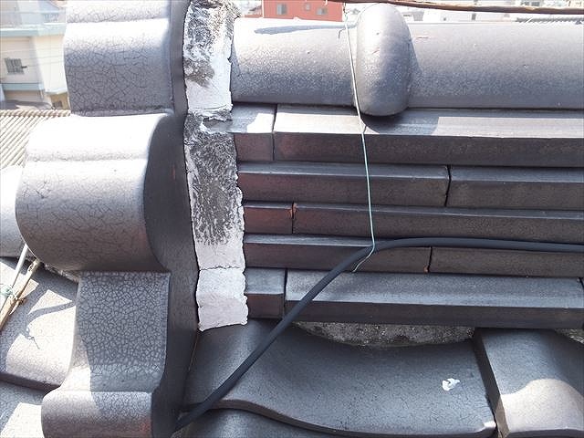 鬼瓦の周囲の漆喰